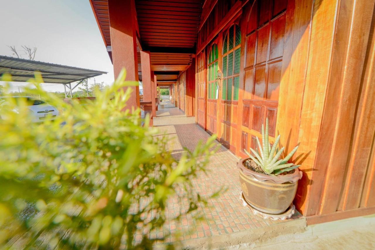 Mrk Resort & Massage Lopburi Kültér fotó