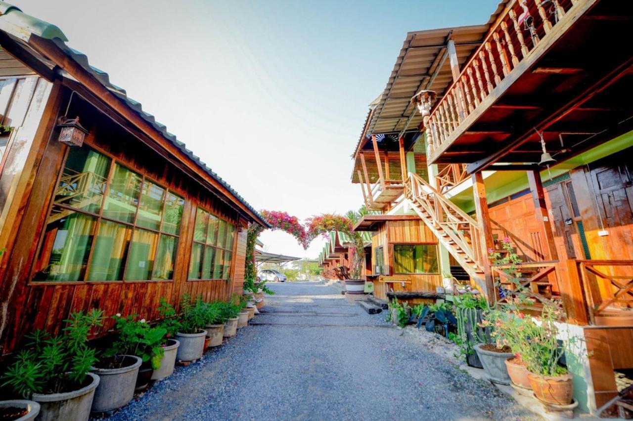 Mrk Resort & Massage Lopburi Kültér fotó