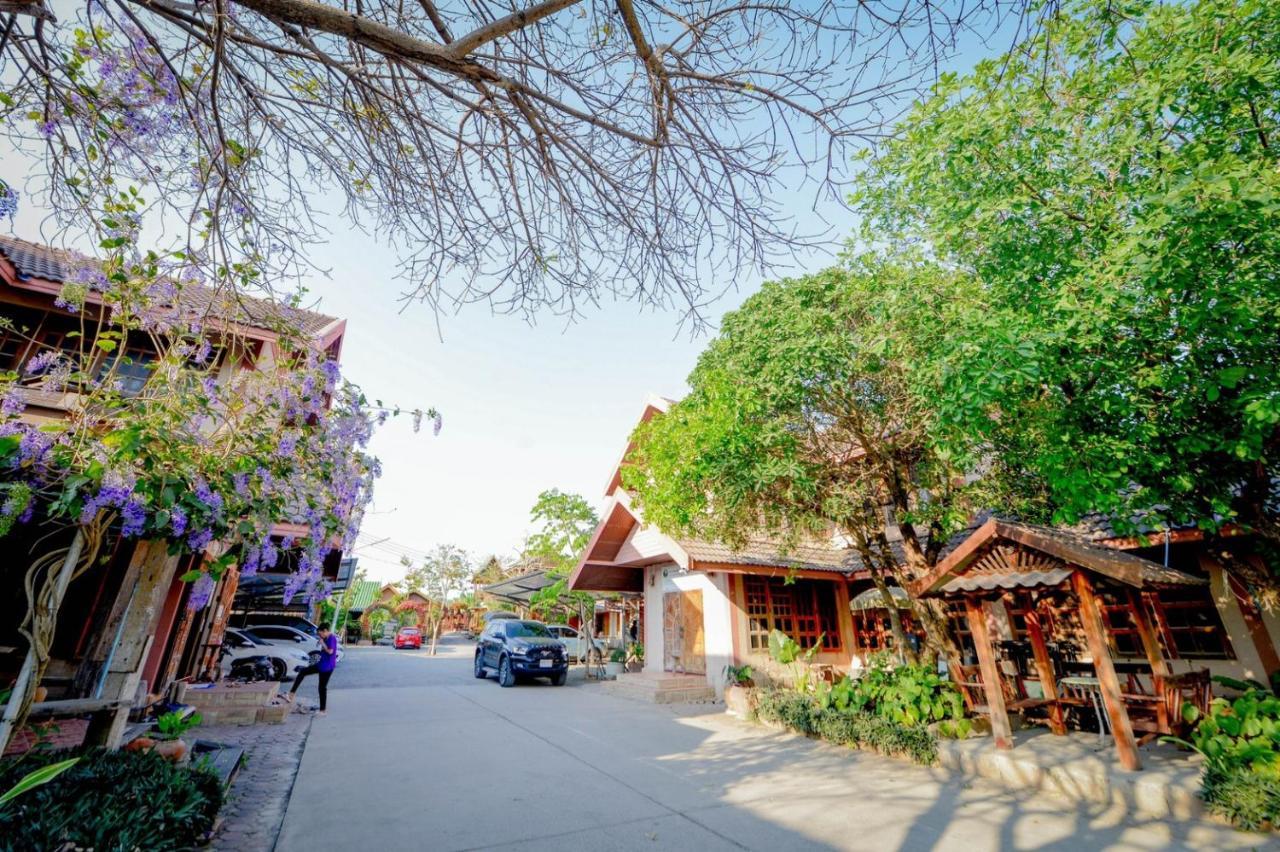 Mrk Resort & Massage Lopburi Kültér fotó