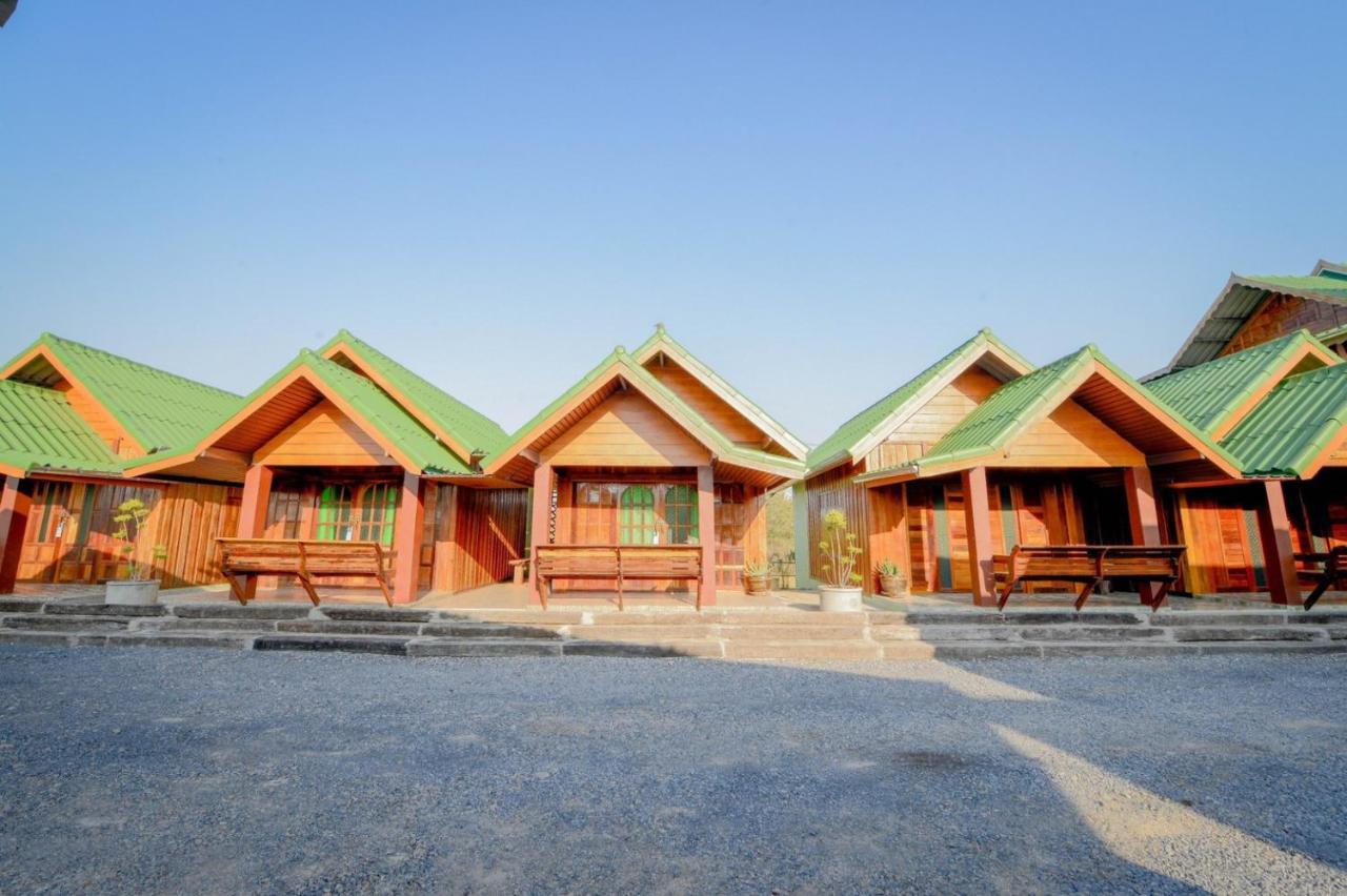 Mrk Resort & Massage Lopburi Kültér fotó