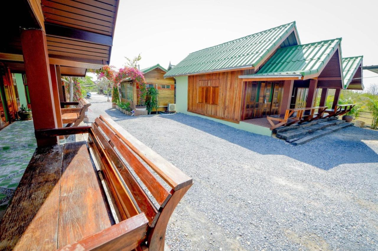 Mrk Resort & Massage Lopburi Kültér fotó