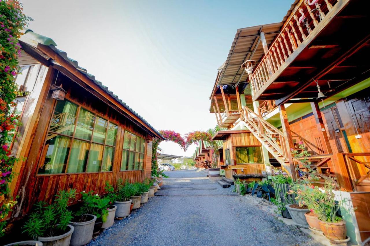 Mrk Resort & Massage Lopburi Kültér fotó