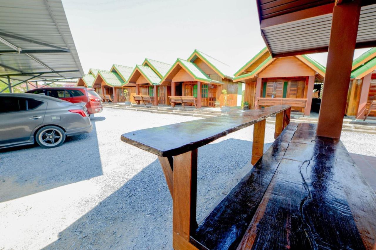 Mrk Resort & Massage Lopburi Kültér fotó