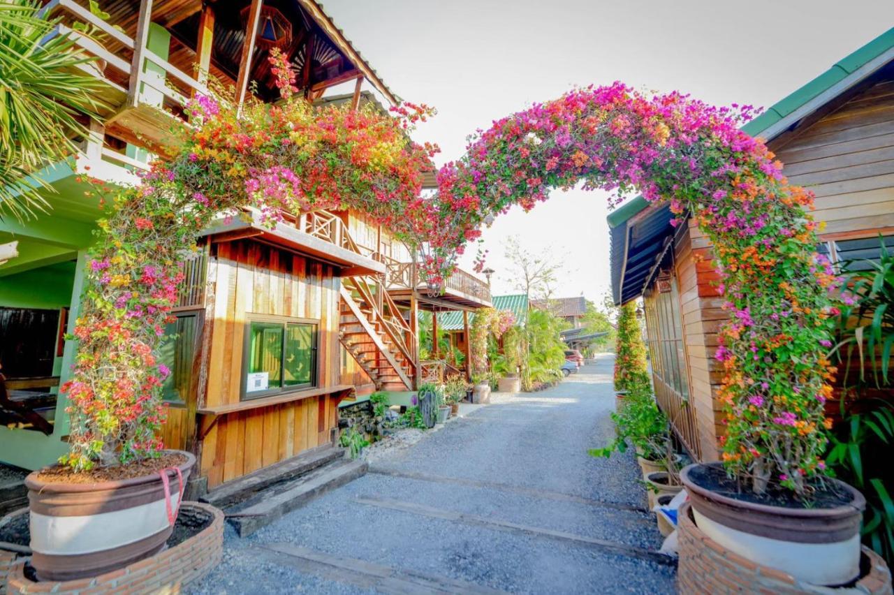 Mrk Resort & Massage Lopburi Kültér fotó